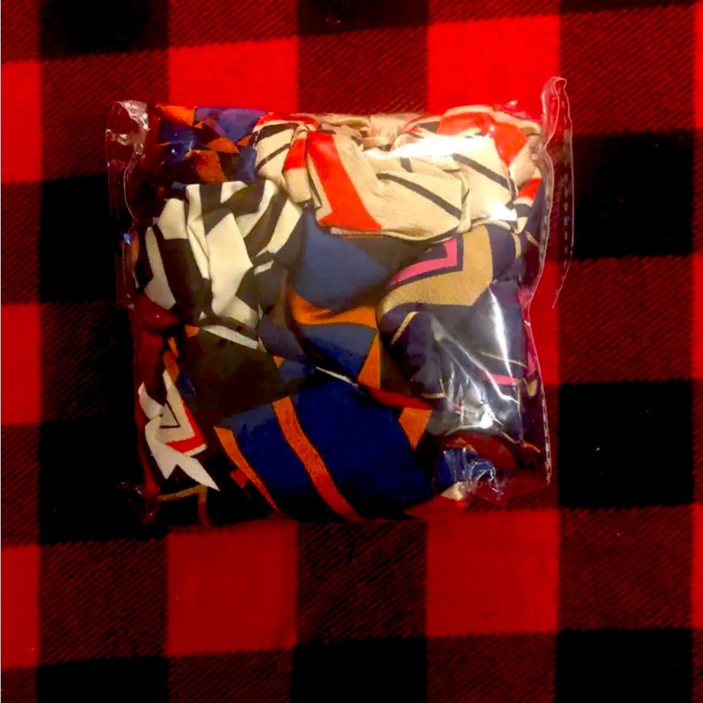 Package of Avalin Bowknot Scrunchies. Each a different design with colors.